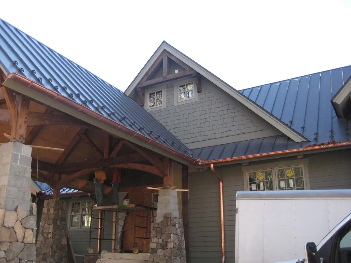 Craftsman Roofing team delivering quality roofing work in District 3